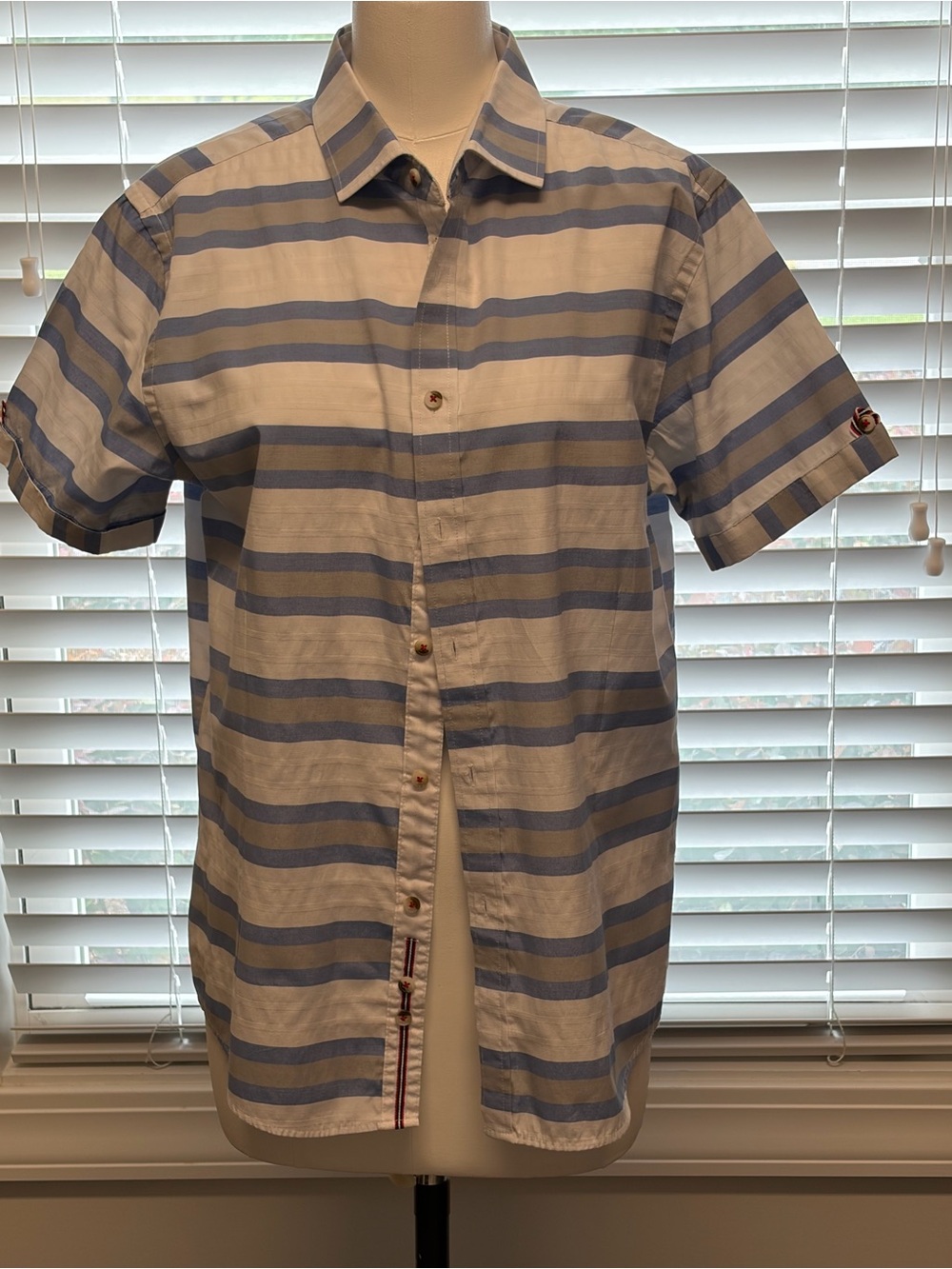 Men's Short-Sleeve Blue & White Striped Casual Button-Down Shirt